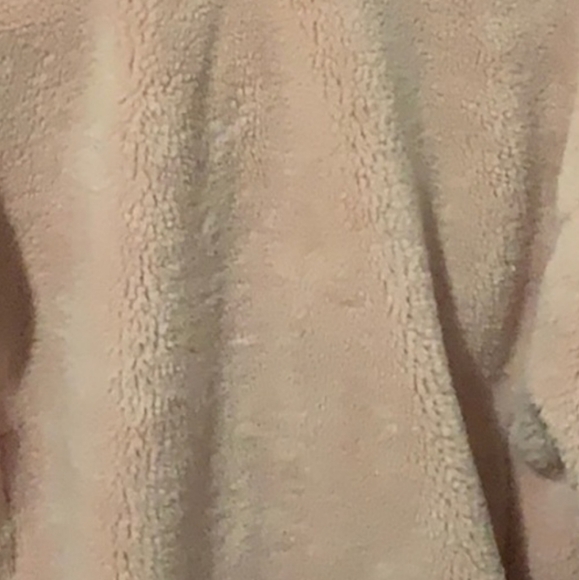 GAP womens pink faux fur. - Picture 4 of 4